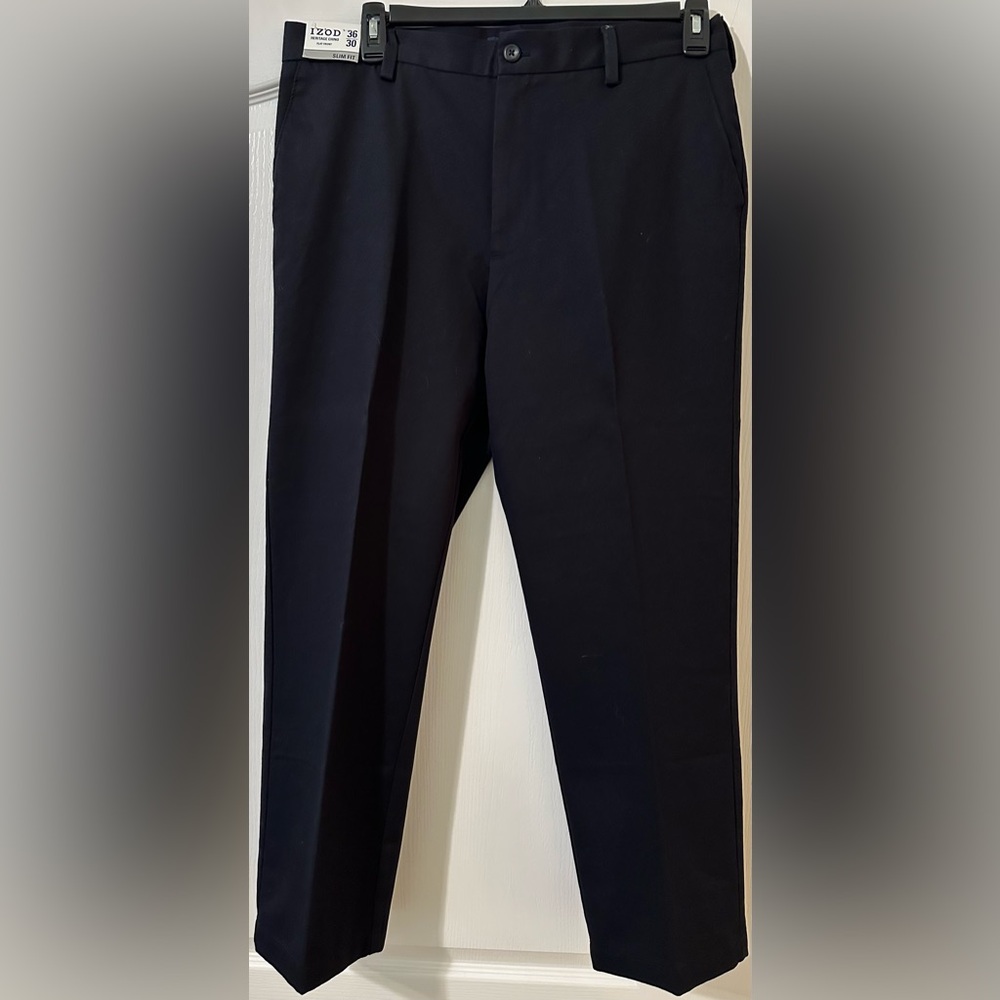 **NWT IZOD American Chino Slim Fit 36x30** Flat Front /Wrinkle Free / 100 Cotton